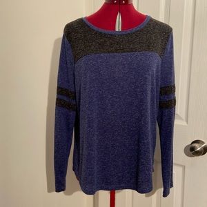 Warehouse One women Black and blue pullover long sleeves top. Size L. Used.